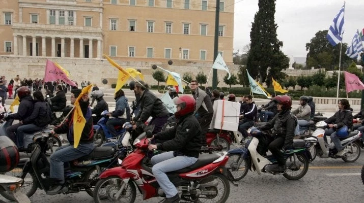 Τους απέλυσε και τους ζήτησε και 200.000 αποζημίωση!